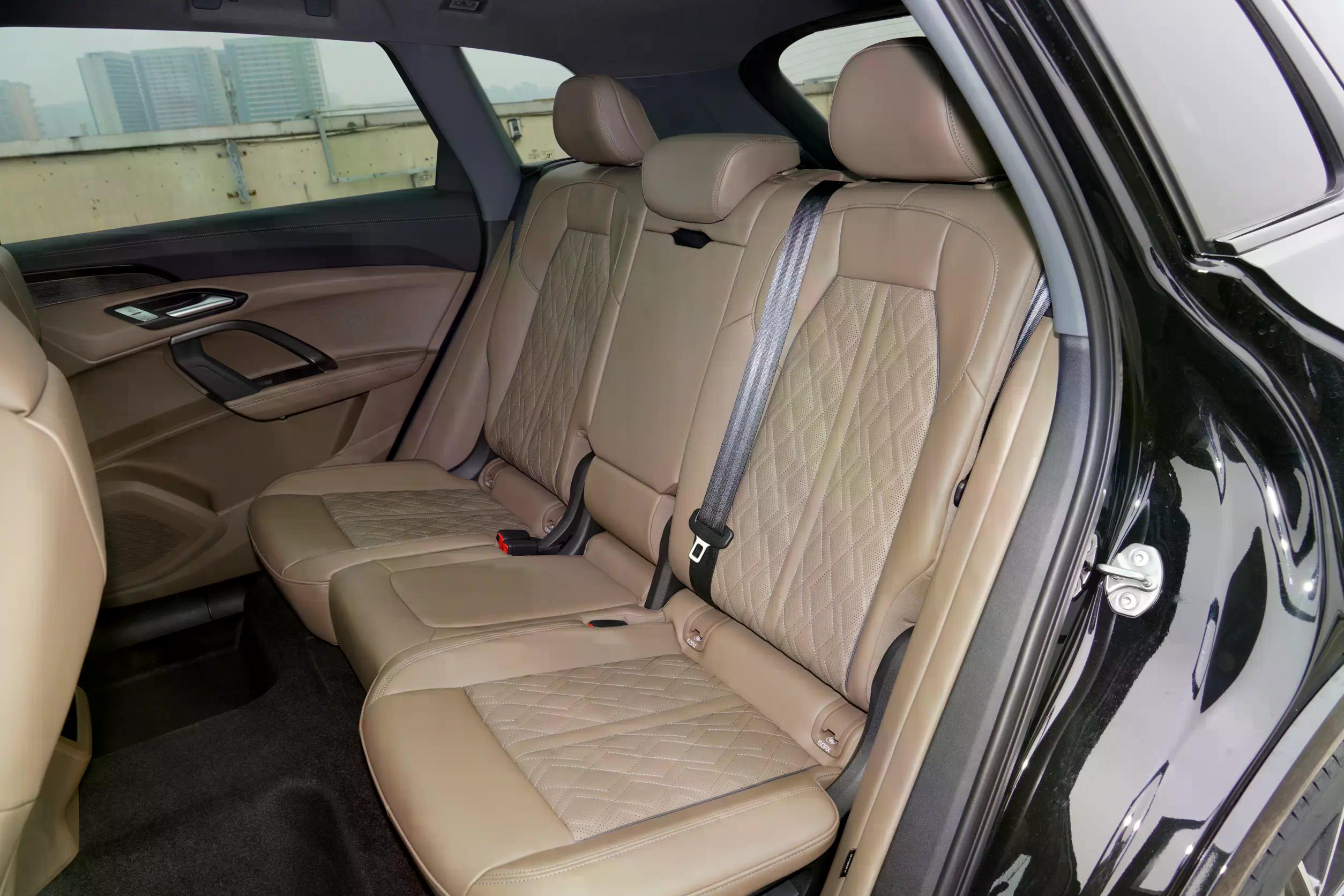 Audi Q5L: купить под заказ из Киргизии